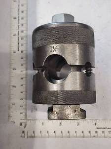 lot 49 image: Adjustabletwo-piece round split die (587962)