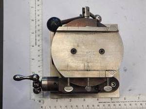 lot 66 image: Rotary Table (587889)