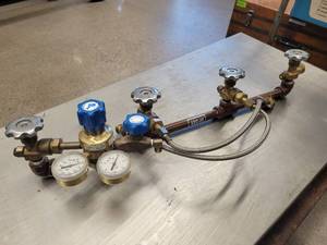 lot 84 image: Regulator With Manifold (587837) See Description