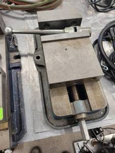 lot 89 image: Machine vise #4 (587854) See Description