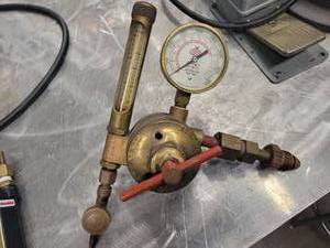lot 102 image: Regulator with Two Measuring Devices (587906)