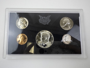 lot 380 image: 1969-S United States 40% Silver Proof Coin Set in Display Case