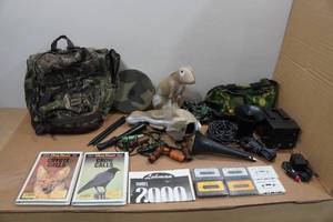lot 288 image: Lohman Electronic Predator Calls and Accessories