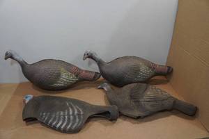 lot 290 image: 4-Carry Lite Turkey Decoys
