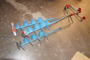 lot 292 image: 3 Hand Ice Augers