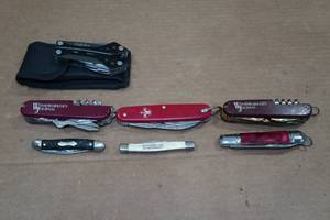 lot 303 image: Multi-Tools and Pocket Knives