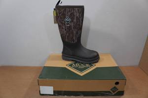 lot 11 image: Muck Boots Mens Chore Classic Tall Boots - Size 7