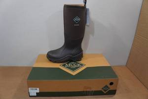 lot 16 image: Muck Boots Wetland Premium Field Boots - Mens 5, Womens 6