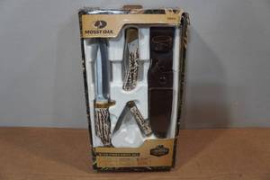 lot 70 image: Mossy Oak Stag Finish Knife Set