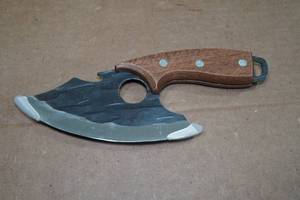 lot 73 image: Rolled Carbon Steel Finger Hole Hunting Knife
