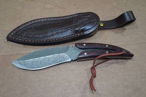 lot 74 image: Carbon Steel Feather Weight Hunting Knife
