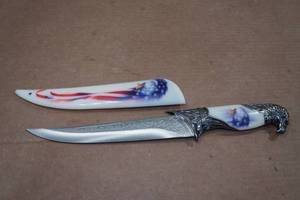 lot 80 image: American Flag Eagle Themed Hunting Knife
