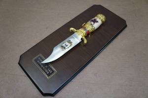 lot 81 image: Franklin Mint Robert E Lee Bowie Knife and Plaque