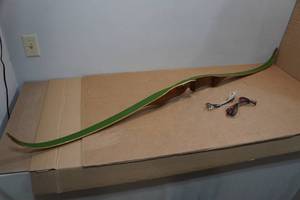 lot 118 image: Vintage Shakespeare Trident Recurve Wonder Bow 45lb
