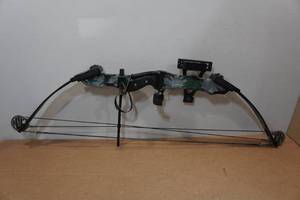 lot 131 image: PSE Stradic Flite Express Compound Bow