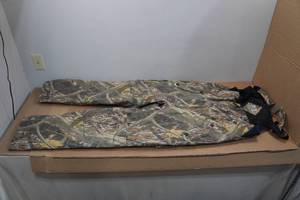 lot 147 image: Mossy Oak Hunting Bibs - XL