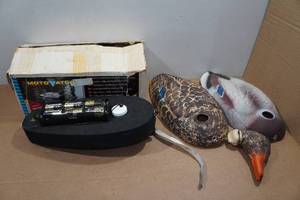 lot 155 image: Motovator Battery Powered Duck Decoys