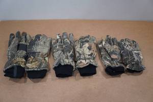 lot 180 image: 3 Pairs of Camo Gloves - Large