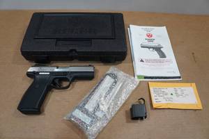 lot 1N image: Ruger SR9 9mm Semi-Auto Pistol - Hard Case