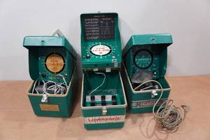 lot 207 image: 3 Vintage Lowrance Fish Finders