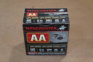 lot 518 image: 25 Winchester AA 12 Gauge 2-34 8 Shot Shotshells