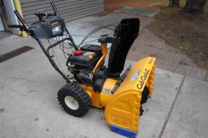lot 1N image: Cub Cadet 524 SWE 5 HP 24 2-Stage Snow Blower