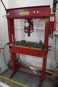 lot 1M image: Hydraulic Shop Press