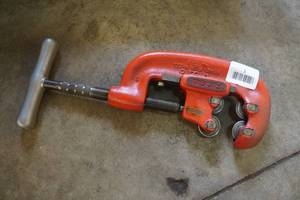 lot 3 image: Ridgid 42A Four Wheel 34-2 Pipe Cutter