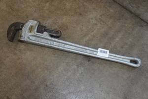 lot 4 image: Ridgid 824 24 Aluminum Pipe Wrench