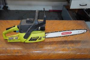 lot 1T image: Poulan 2075 Gas Chain Saw