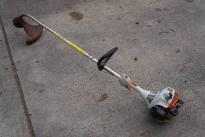 lot 1S image: Stihl FS46 Gas String Trimmer