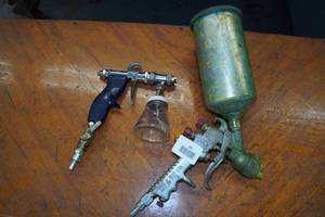 lot 54 image: Automotive Paint Guns