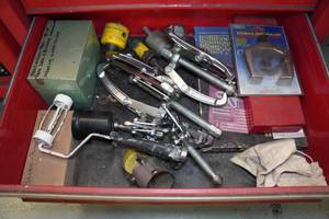 lot 29 image: Contents of Drawer - Pullers and Specialty Tools