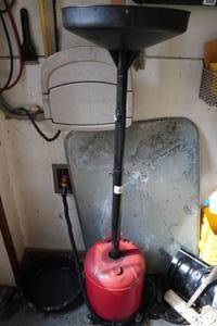 lot 35 image: Adjustable Height Oil Drain Bucket with Metal Tray
