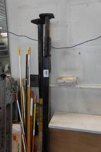 lot 43 image: 2 Load Supports