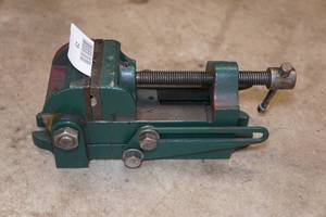 lot 61 image: Small Bench Vise