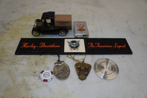 lot 117 image: Harley Davidson Collectibles