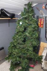 lot 174 image: 6 Artificial Christmas Tree