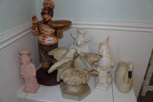 lot 215 image: Assorted Decorative Statues