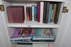 lot 205 image: Books - Harlequin Premiere Edition Set, Danielle Steel Hardcovers