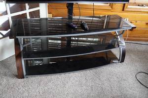 lot 208 image: TV Stand with Flatscreen Mount