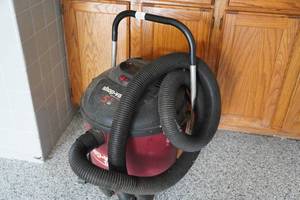 lot 200 image: Shop-Vac 5 HP 12 Gallon Wet Dry Vac