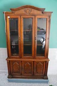 lot 199 image: China Hutch