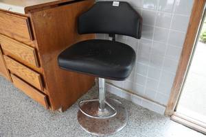 lot 232 image: Swivel Chair