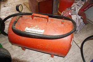 lot 185 image: Portable Air Tank