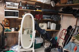 lot 248 image: Large Assortment - Sewing Machine, Vintage Electronics, Skis