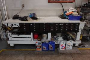 lot 100 image: Shop Workbench