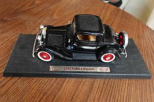lot 133 image: 1932 Ford 3-Window Die Cast