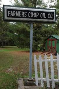 lot 1I image: Farmers Co-Op Oil Co Outdoor Sign