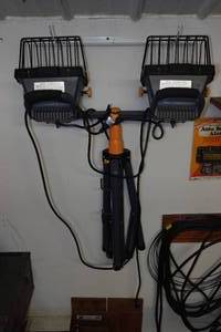 lot 302 image: Work Lights with Stand